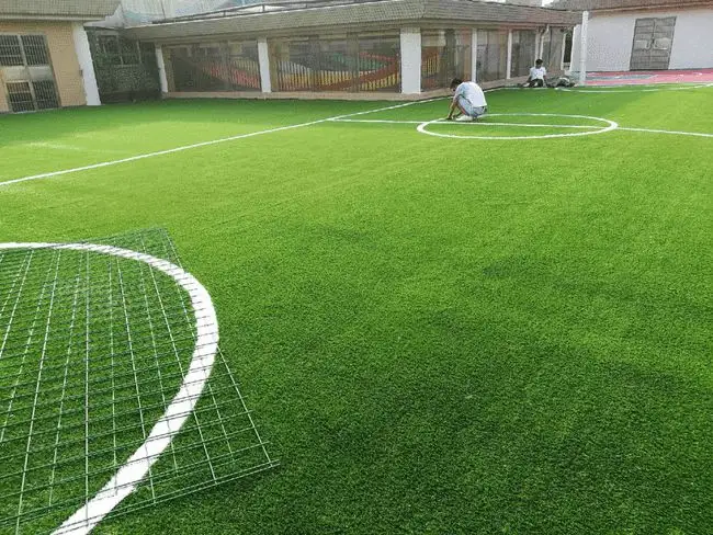 幼兒園室外足球場(chǎng)用假草坪 綠化用塑料草坪圍擋人造草坪(圖2)